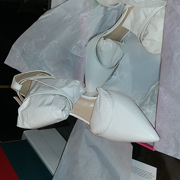 Vince Camuto Women's Ketrinda Ankle Strap Pump - Picture 7 of 8